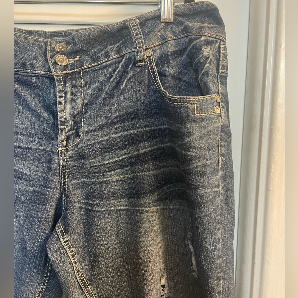 Almost Famous Size 20 5 Pocket Distressed Jeans - Picture 3 of 11